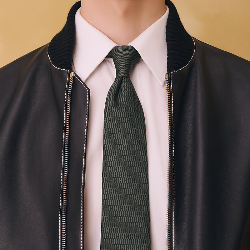 シルクタイ 《Hゴシック》 | Hermès - エルメス-公式サイト